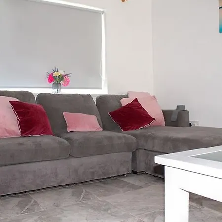 2 Bedroom The White House * Cahersiveen
