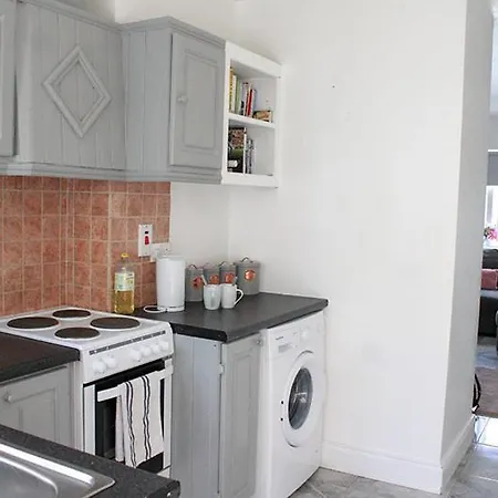 2 Bedroom The White House Apartment Cahersiveen
